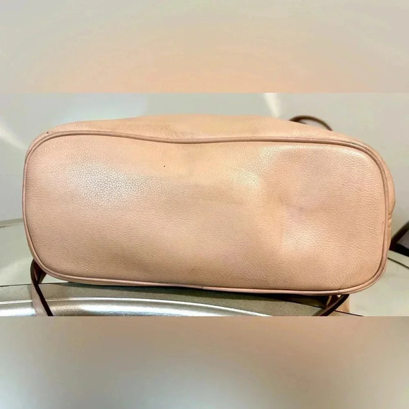 Gently Used MICHAEL KORS Cream Leather zip Top Tote W/Padded Tablet Pocket - Picture 5 of 7